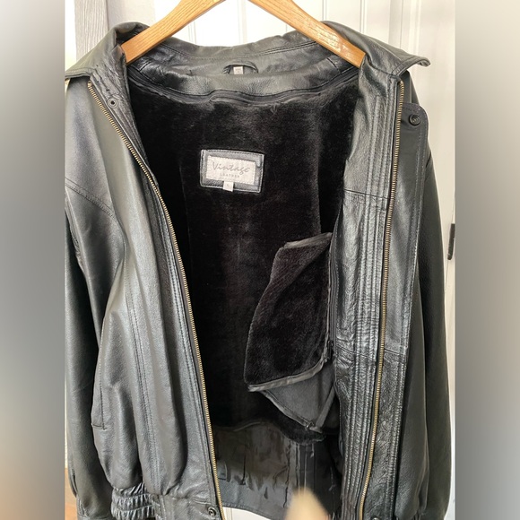 Vintage Black Leather Jacket with Sherpa Lining - Picture 4 of 4